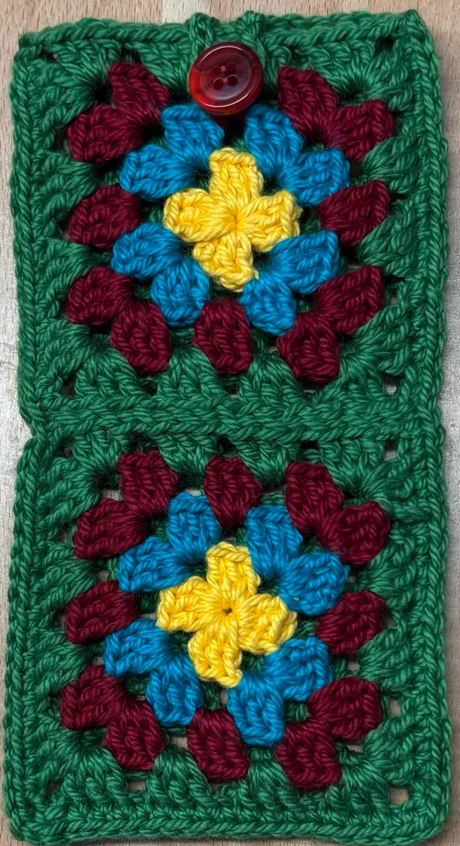 Granny Squares mit Knopf